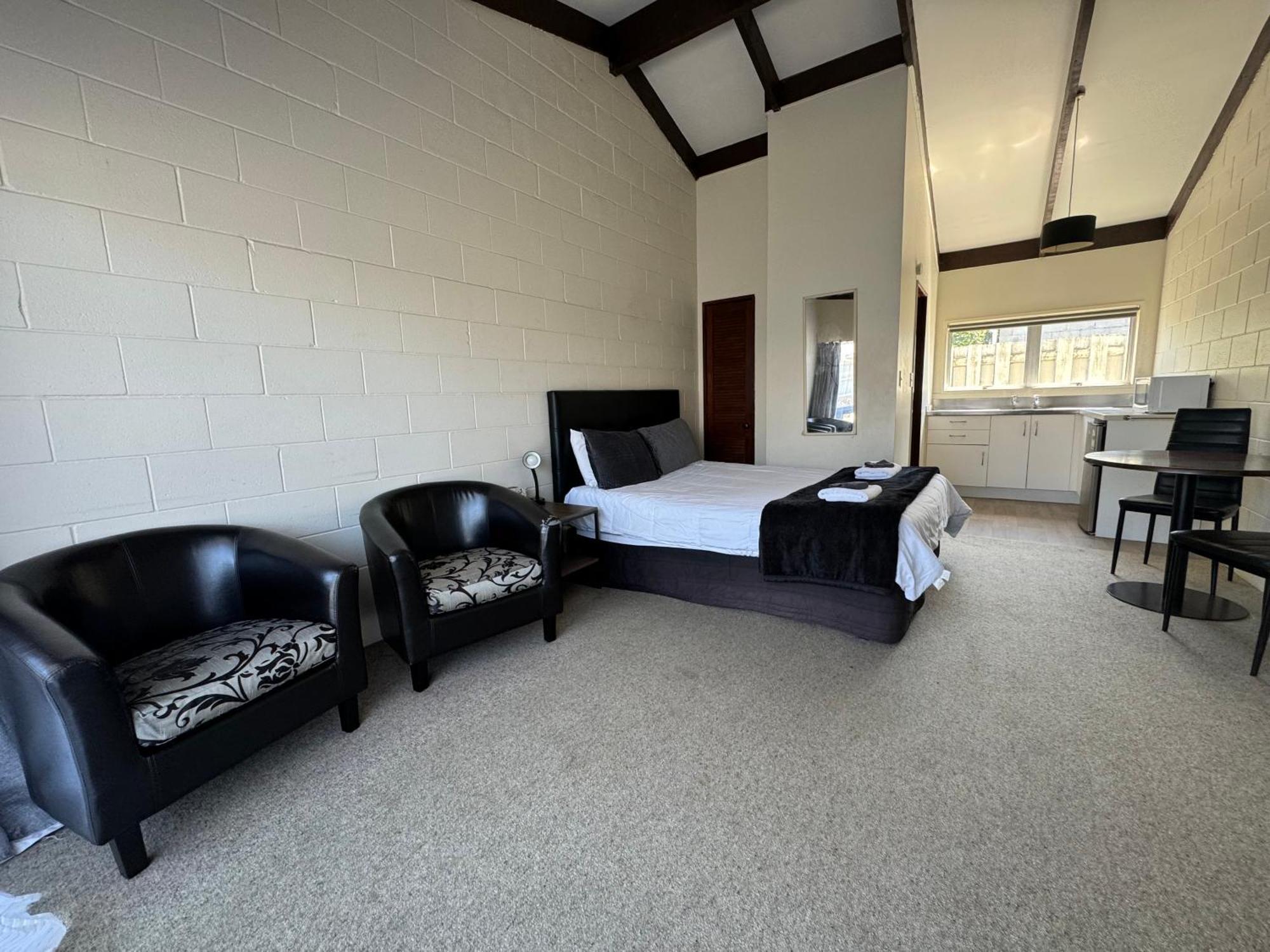 Fountain Court Motel ตาอูรังกา ภายนอก รูปภาพ