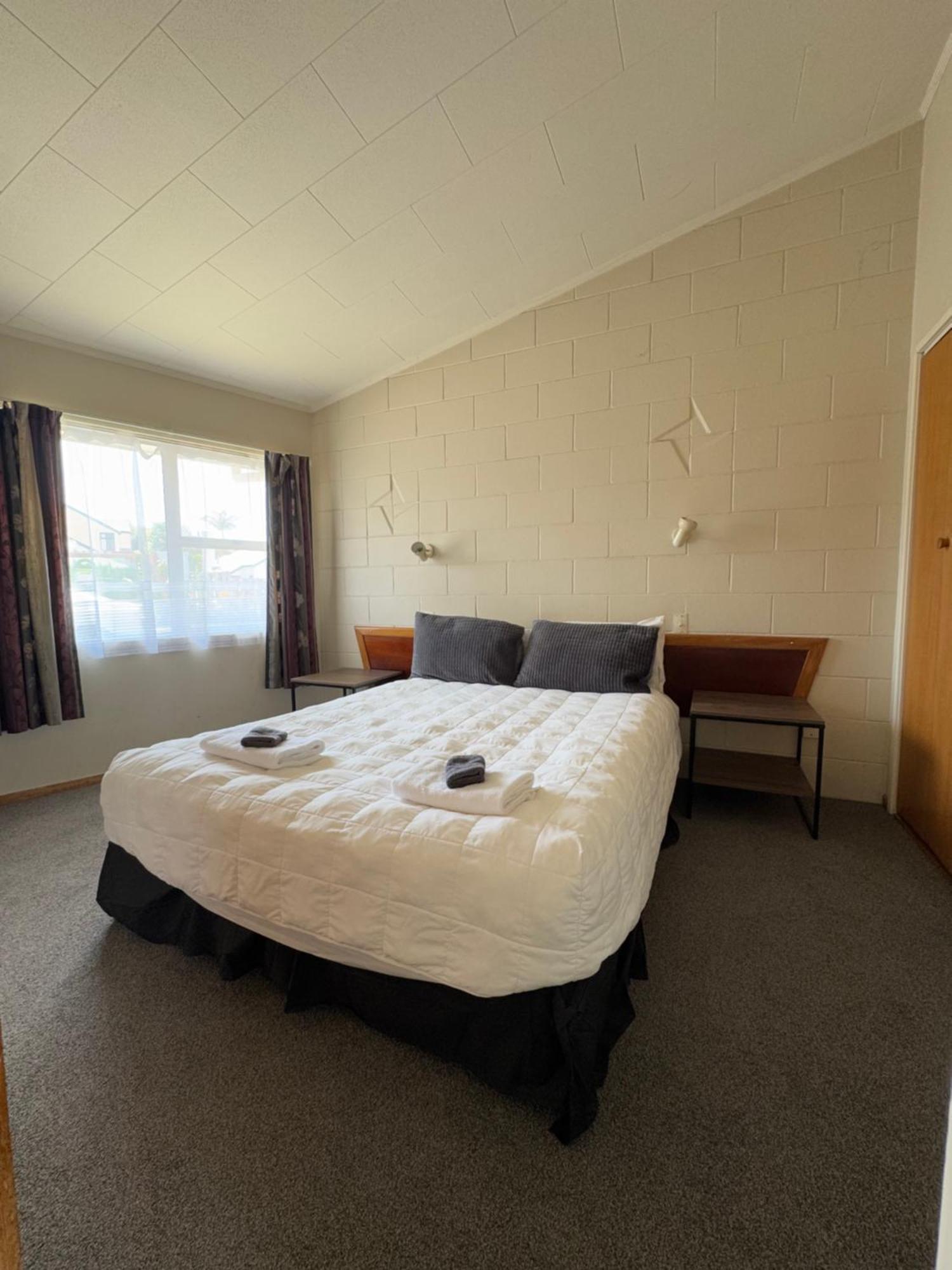 Fountain Court Motel ตาอูรังกา ภายนอก รูปภาพ