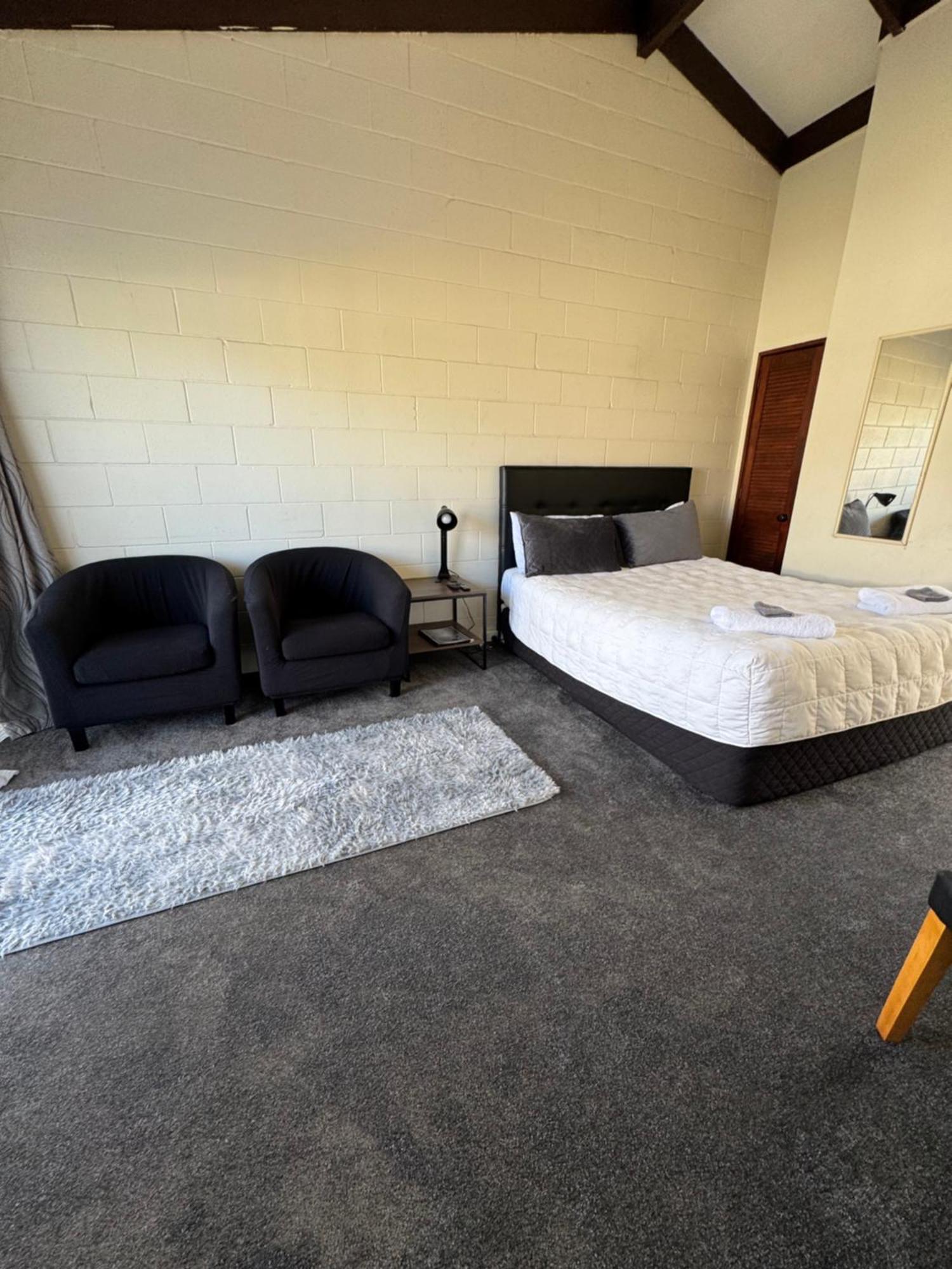 Fountain Court Motel ตาอูรังกา ภายนอก รูปภาพ