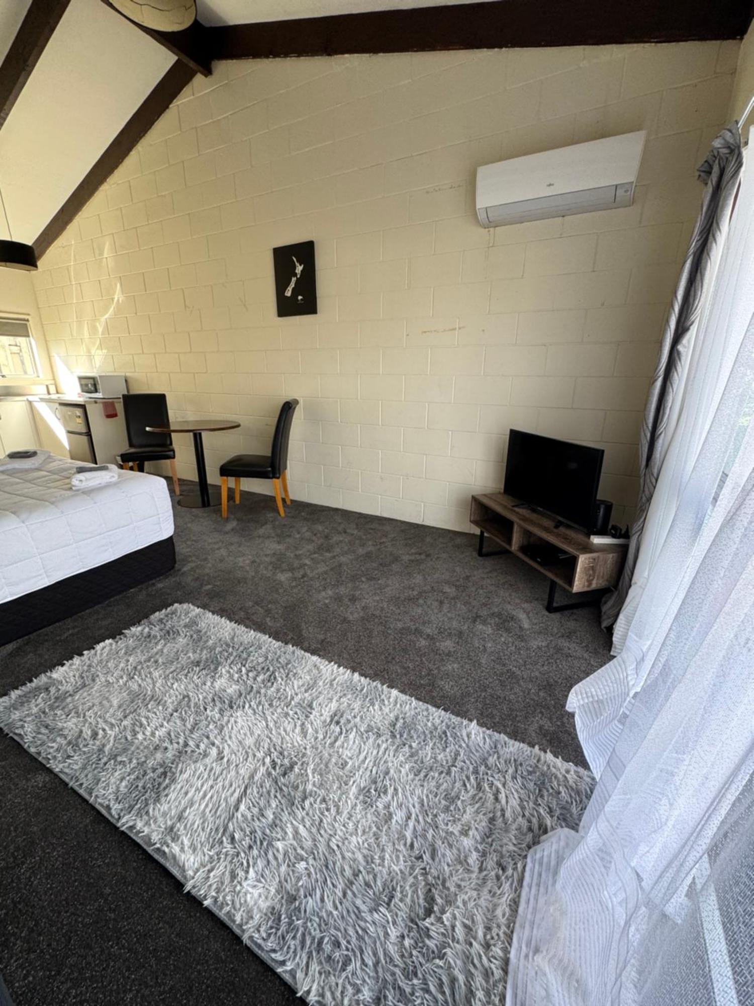 Fountain Court Motel ตาอูรังกา ภายนอก รูปภาพ