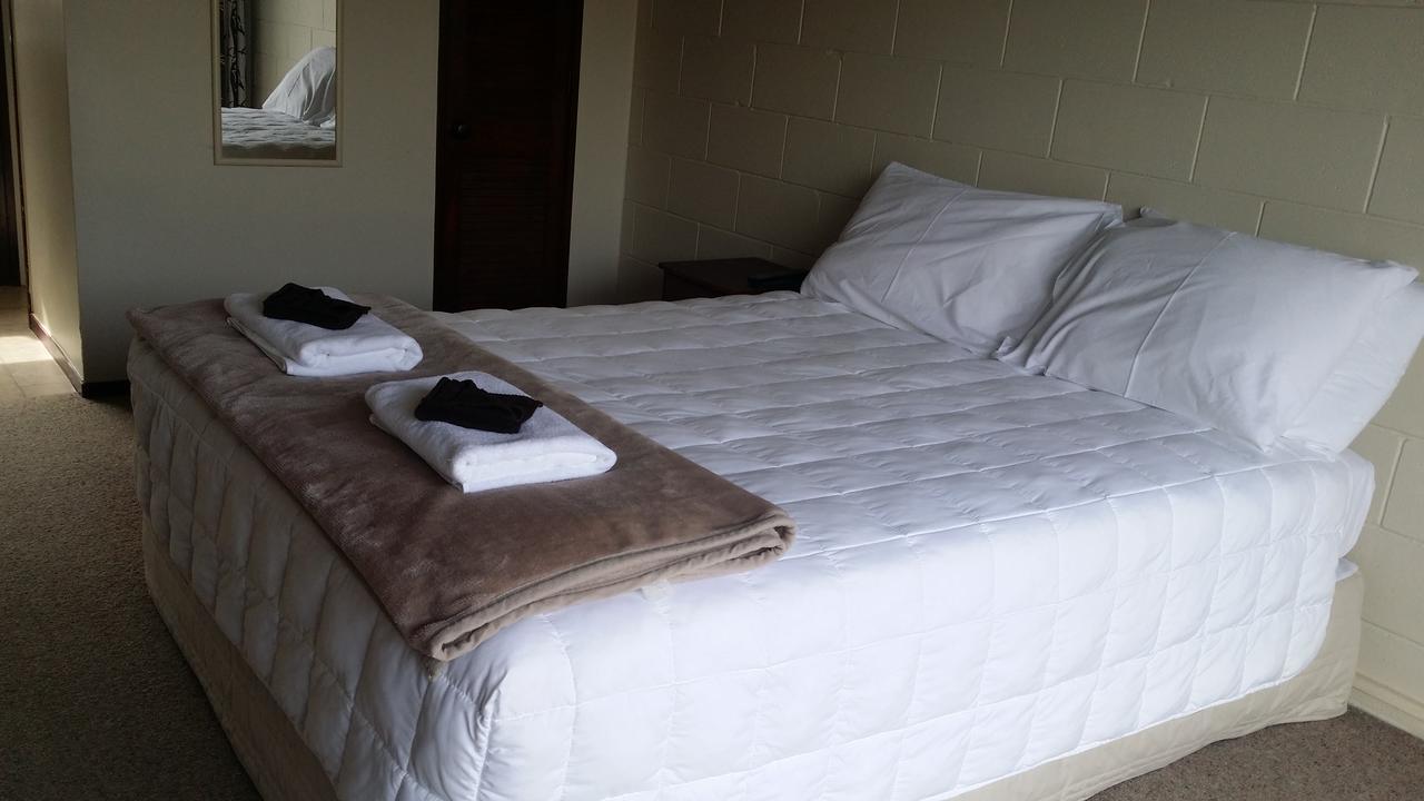 Fountain Court Motel ตาอูรังกา ภายนอก รูปภาพ