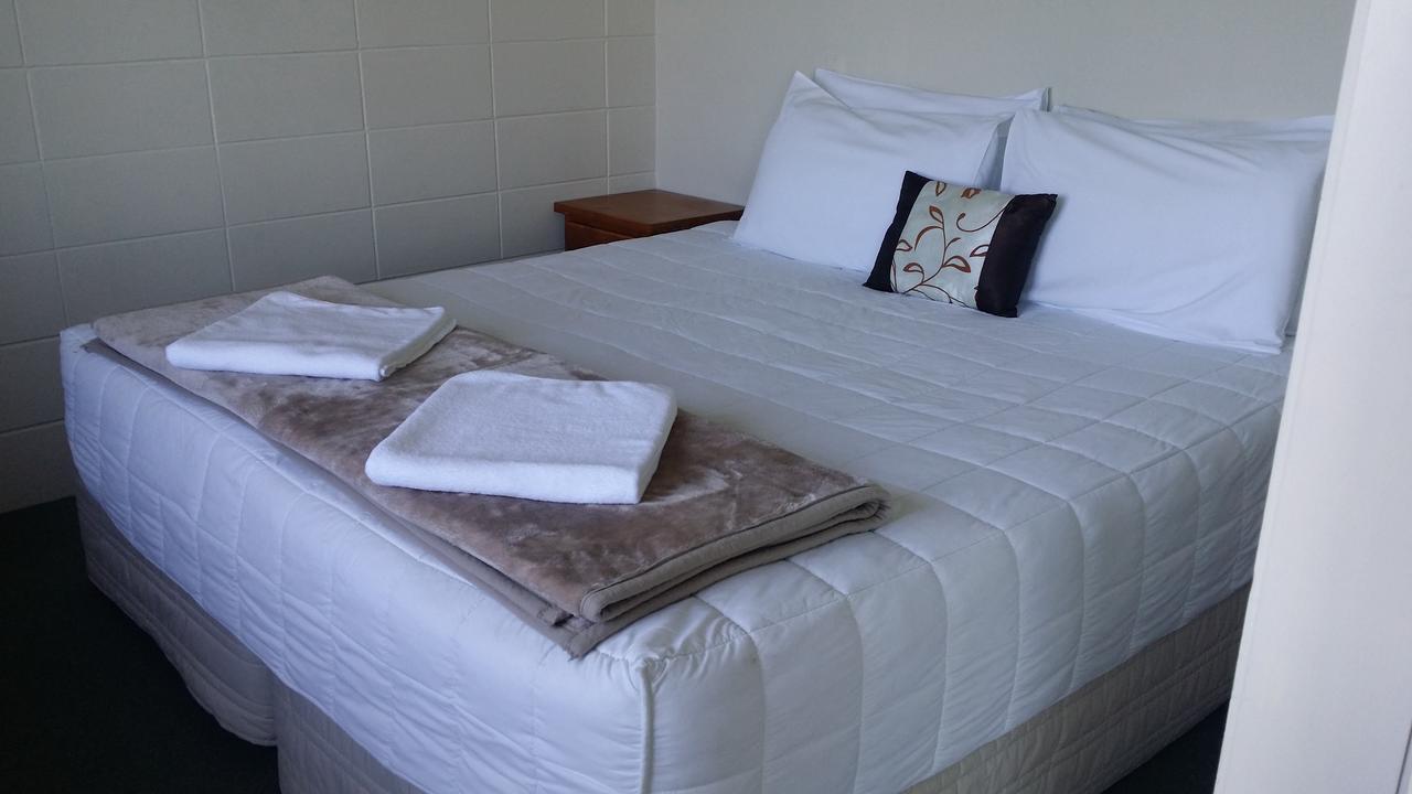 Fountain Court Motel ตาอูรังกา ภายนอก รูปภาพ