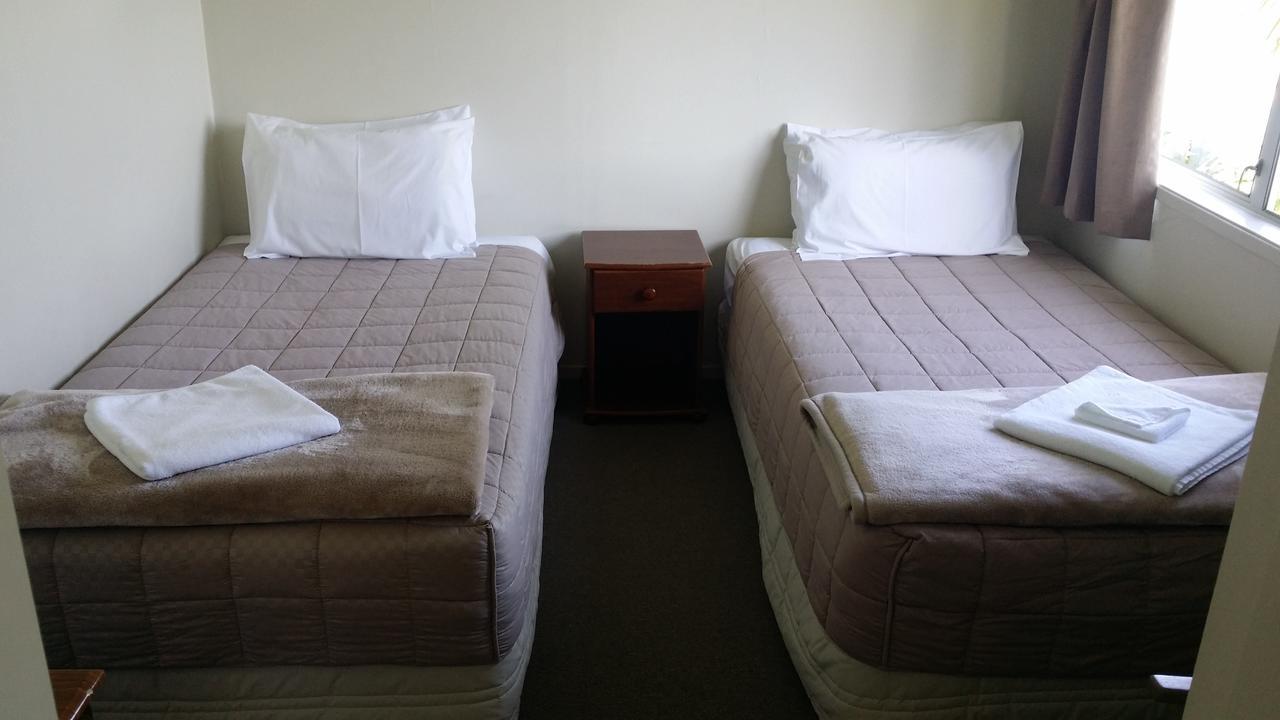 Fountain Court Motel ตาอูรังกา ภายนอก รูปภาพ
