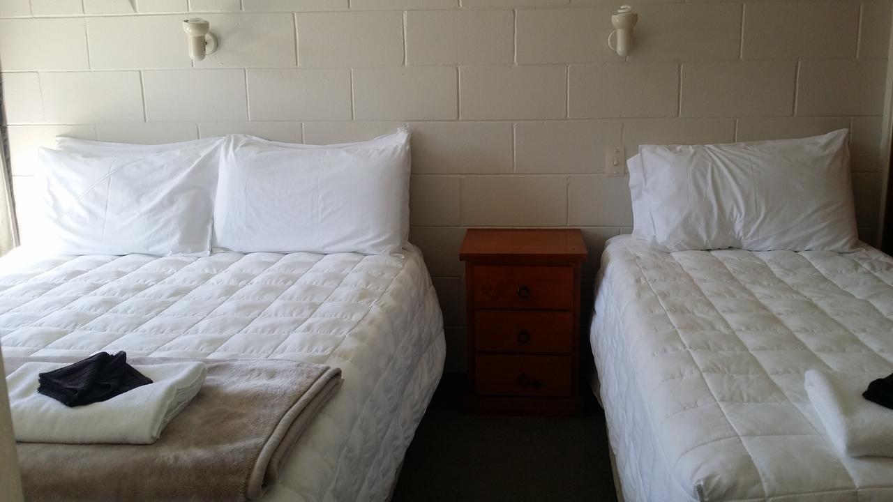 Fountain Court Motel ตาอูรังกา ภายนอก รูปภาพ