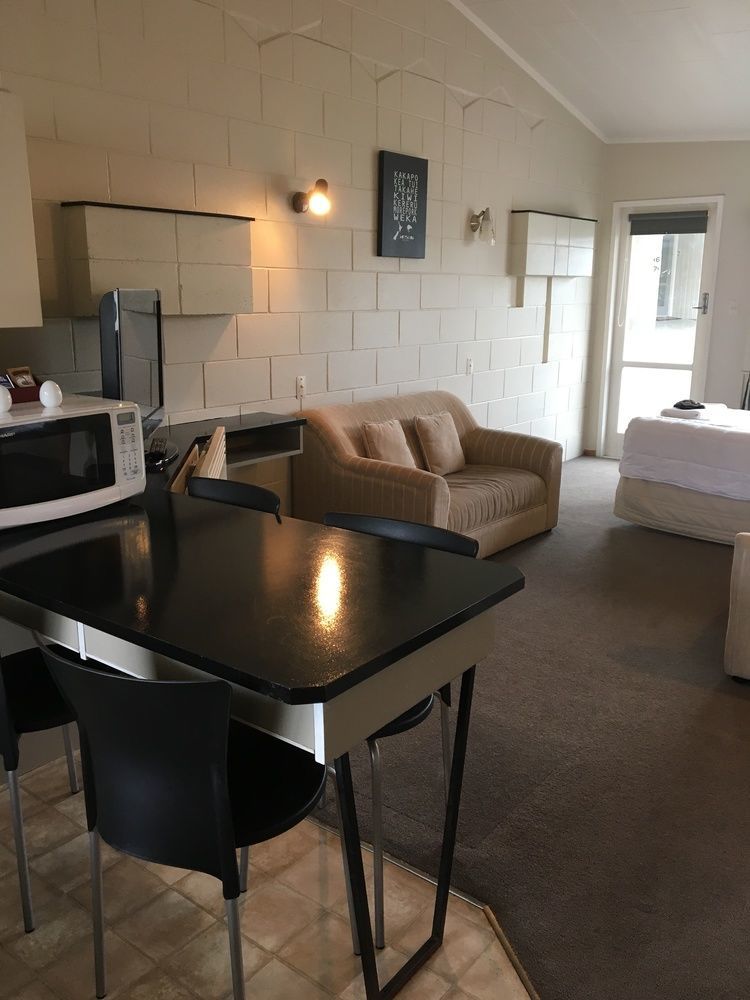 Fountain Court Motel ตาอูรังกา ภายนอก รูปภาพ