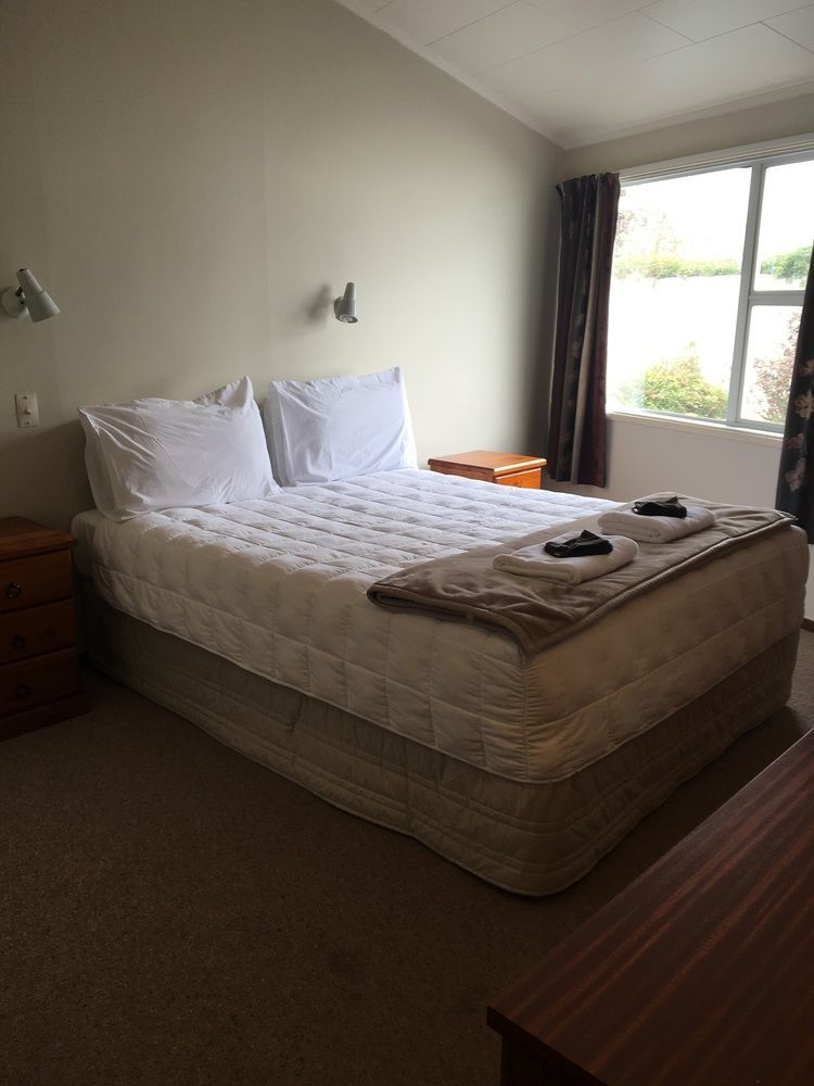 Fountain Court Motel ตาอูรังกา ภายนอก รูปภาพ