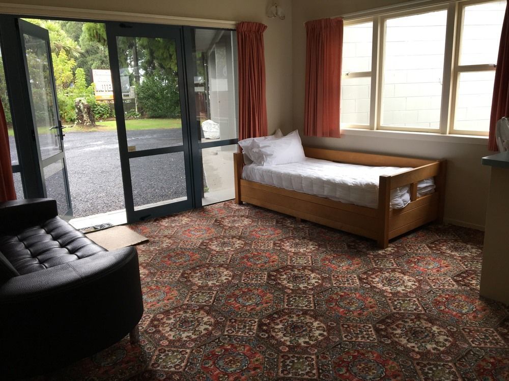 Fountain Court Motel ตาอูรังกา ภายนอก รูปภาพ